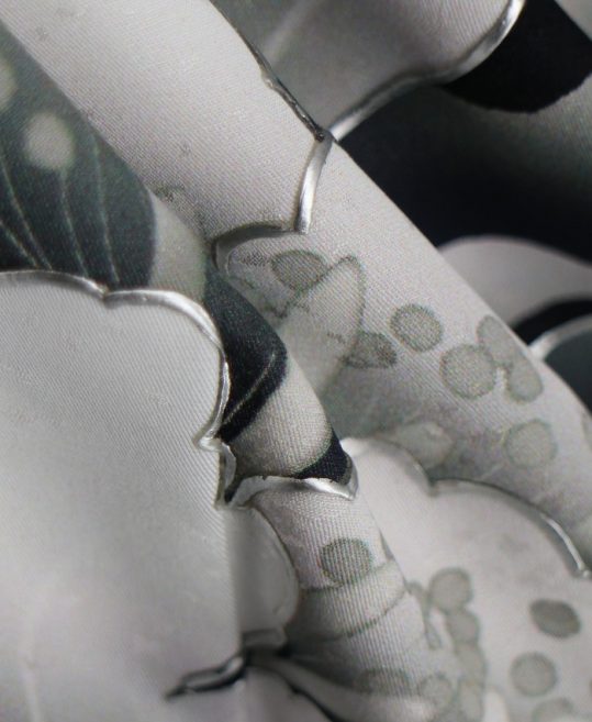 参列振袖[シック]濃い墨黒に大きな白牡丹の花[身長168cmまで]No.1095